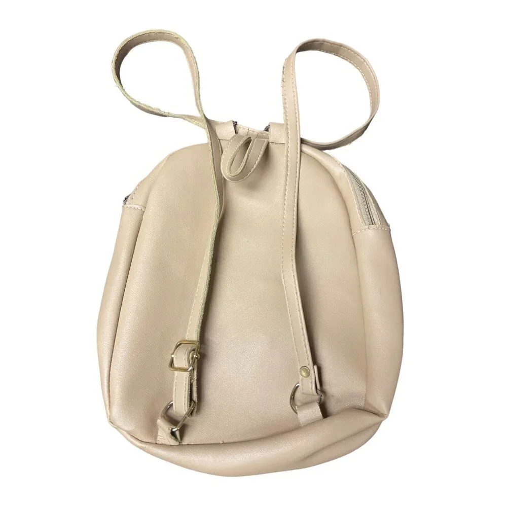 Ted Baker features 	•